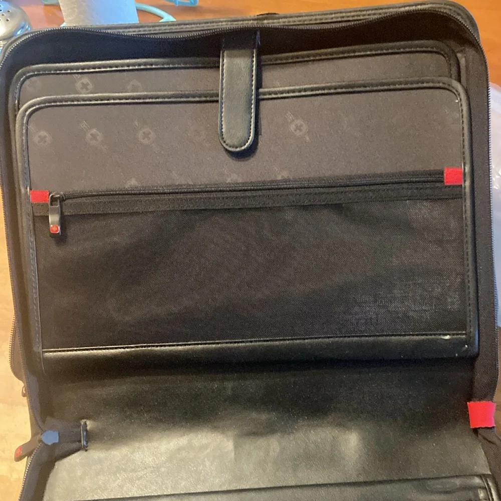 Wenger Swiss Gear LEATHER NYLON Binder Black The Centra Folio Black Laptop